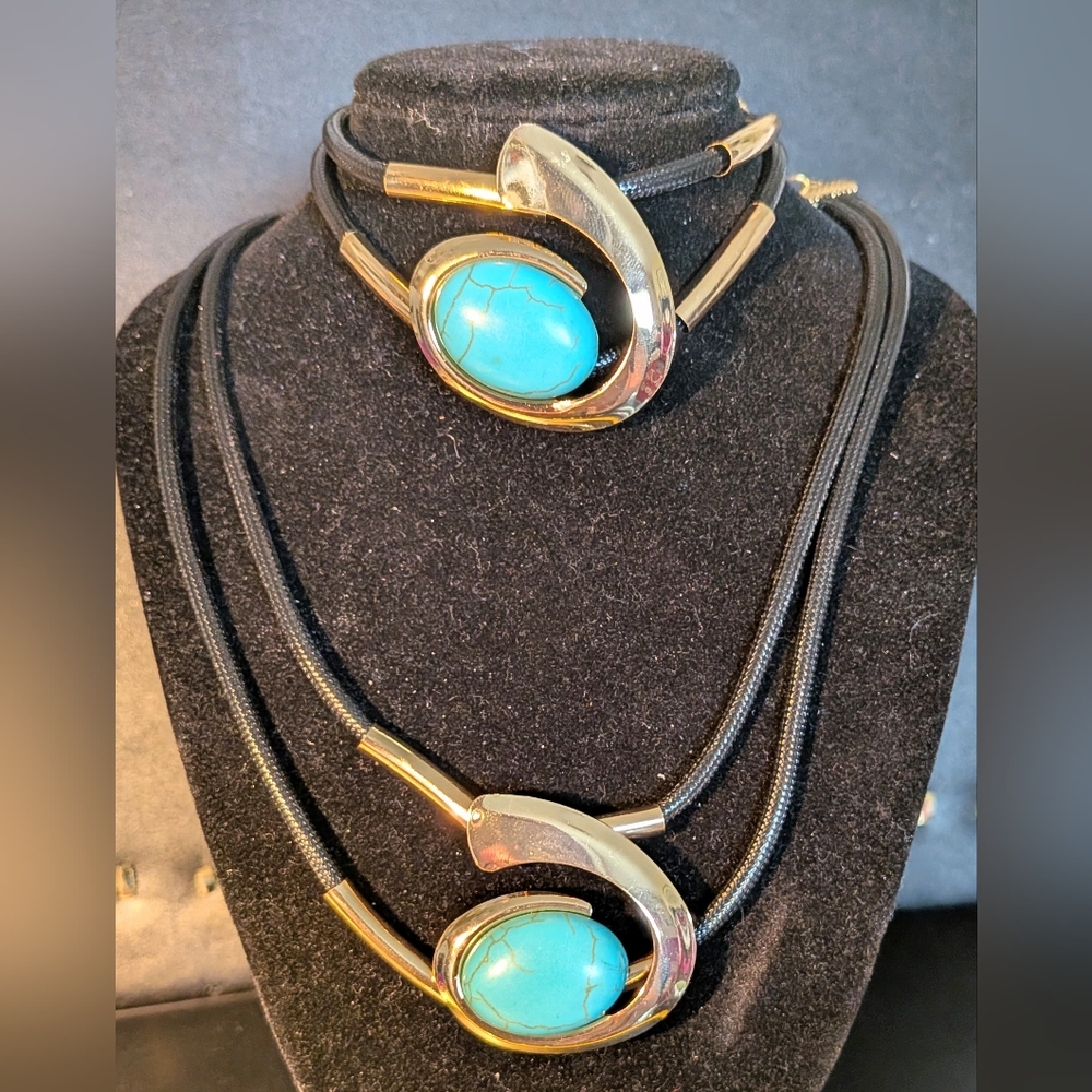 Gold and Turquoise Necklace And Bracelet Set